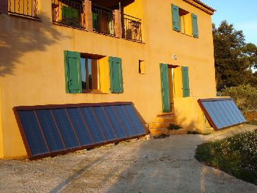 Chauffage et eau chaude solaire par plancher chauffant dans maison bioclimatique (Monomur).JPG